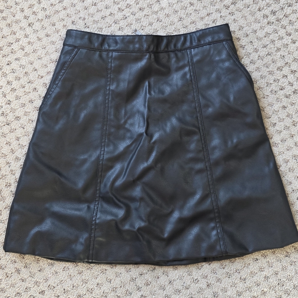 Divided Faux leather skirt